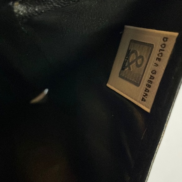 D&G UNISEX logo embossed ltr trifold wallet w/tag and authenticator label
